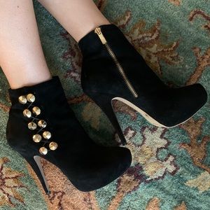 Vince Camuto Black booties heels size 8